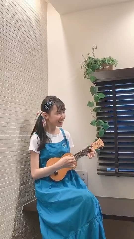 ニコ☆プチのインスタグラム：「・ 🎶🐠🎤🐚🏠 ﻿ ﻿ #うちで踊ろう をもんちゃんがひき語り🌟﻿ ﻿ もんちゃんはウクレレの音が好きで、﻿ この音を聞くと大好きな石垣島の海を﻿ 思い出すんだって🥰🏝﻿ ﻿ @morisaki_mizuki_ ﻿ #ニコプチ﻿ #プチモ﻿ #森﨑美月﻿ #もんちゃん﻿ #ウクレレ﻿ #おうち時間﻿ #stayhome」