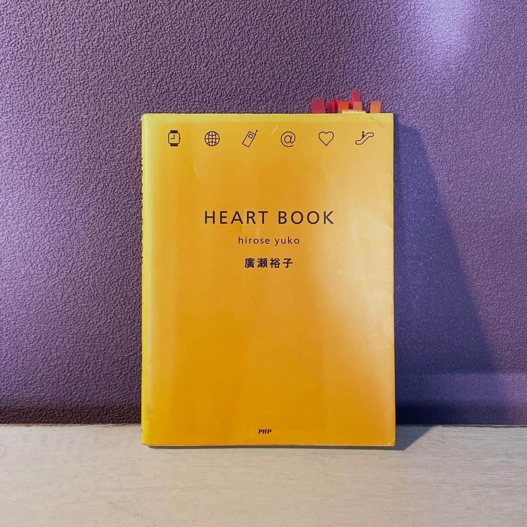 相羽瑠奈さんのインスタグラム写真 - (相羽瑠奈Instagram)「📖 #bookcoverchallenge 2日目﻿ ﻿ これは私が中学生か高校生の時、ママからもらったもので、出会えて良かったと思う本の1つ🌞 この本に書いてある言葉はこの先もずっとそばに置いておきたい。📖 いいときもわるいときも🎭 そしていつか私に子供ができたら、この本に書いてある言葉を読んでほしいなぁ。﻿ ﻿ これもまた今日久しぶりに読み返したら、付箋が増えました🌼﻿ ﻿ #bookcoverchallenge #bookstagram #7days7covers﻿ .﻿ .﻿ 7日間のブックカバーチャレンジとは、読書文化の普及に貢献するためのチャレンジです。参加方法は好きな本を1日1冊7日間投稿するというもの。本についての説明なしに表紙だけの画像をアップして下さい。1人の友達を招待してこのチャレンジに参加していただくようお願いします。」5月7日 18時38分 - rone.runa