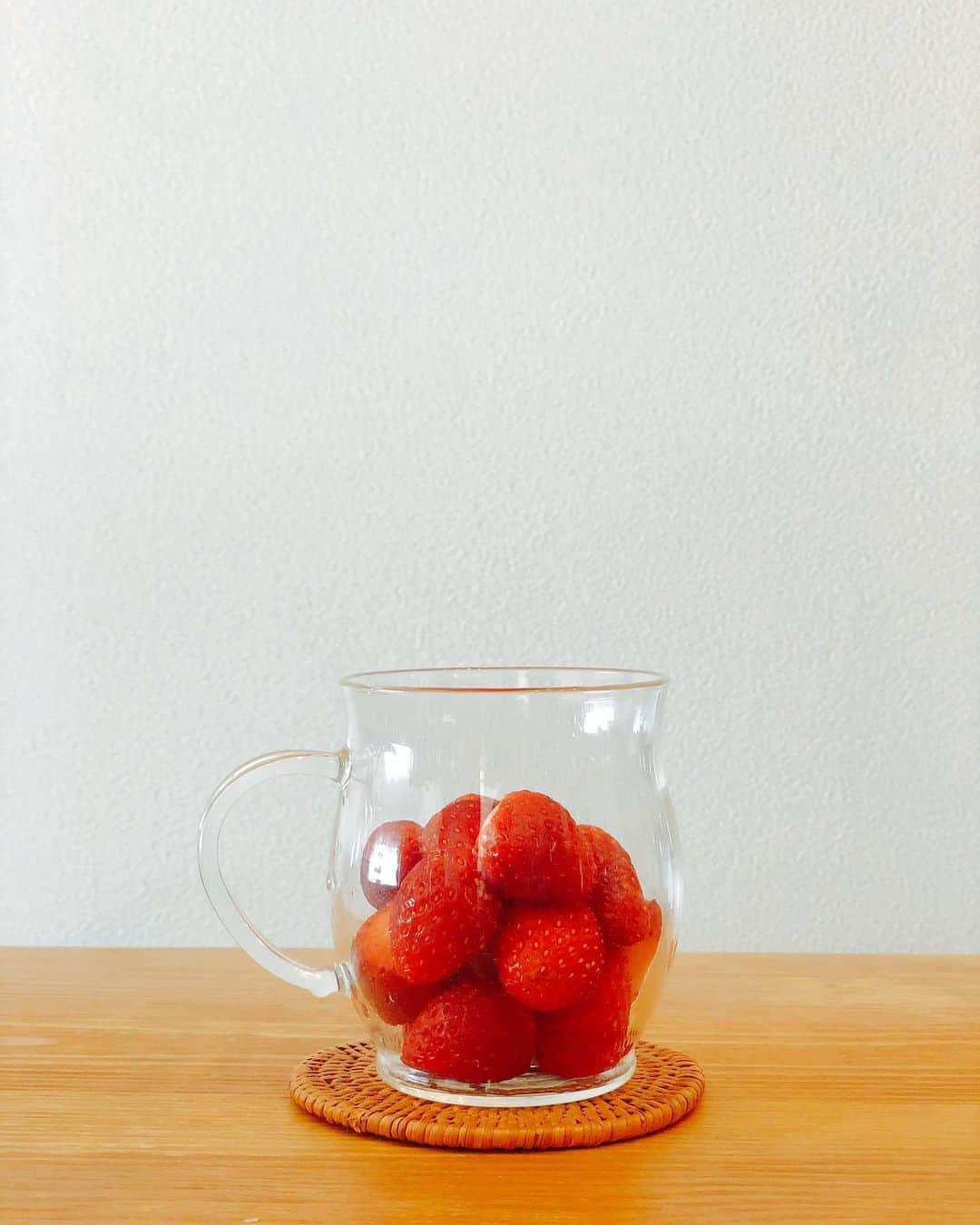 平田薫さんのインスタグラム写真 - (平田薫Instagram)「#いちごミルク  懐かしい味。」5月7日 18時52分 - hiratakaoru1215