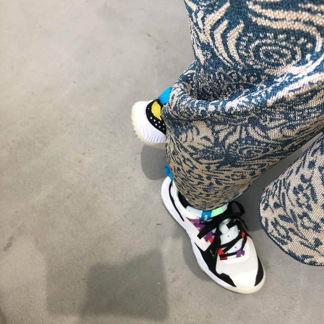北岡りえのインスタグラム：「弟の誕生日🎁で見てたオンラインで いっぱい歩くようにと自分用に👟  #nikesneakers  #ジョーダン」