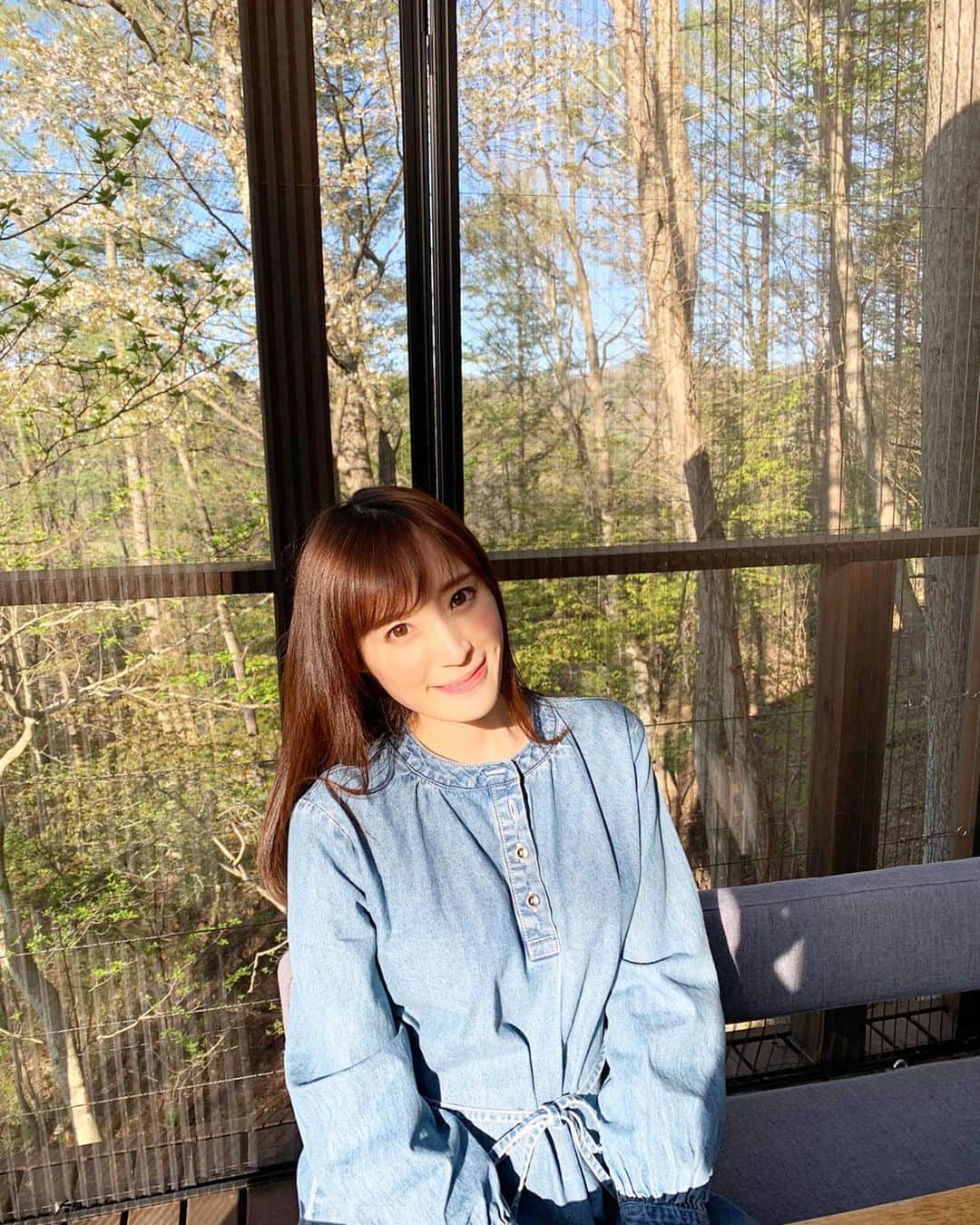 小林真由のインスタグラム：「一つ前の記事に温かいメッセージやコメントをありがとうございました。すごくすごく嬉しかったです。﻿ 今後ともよろしくお願いします♥︎﻿ ﻿ まだ7ヶ月、もう7ヶ月だけど、今ではお腹がパンパンです🤰🏼前回同様大きくなるのがとっても早い🙈﻿ #これはいつかの写真 ﻿ ﻿ #妊婦 #マタニティ #第二子妊娠中 #妊娠7ヶ月 #ママライフ #マタニティコーデ #マタニティライフ #女の子ママ ﻿」