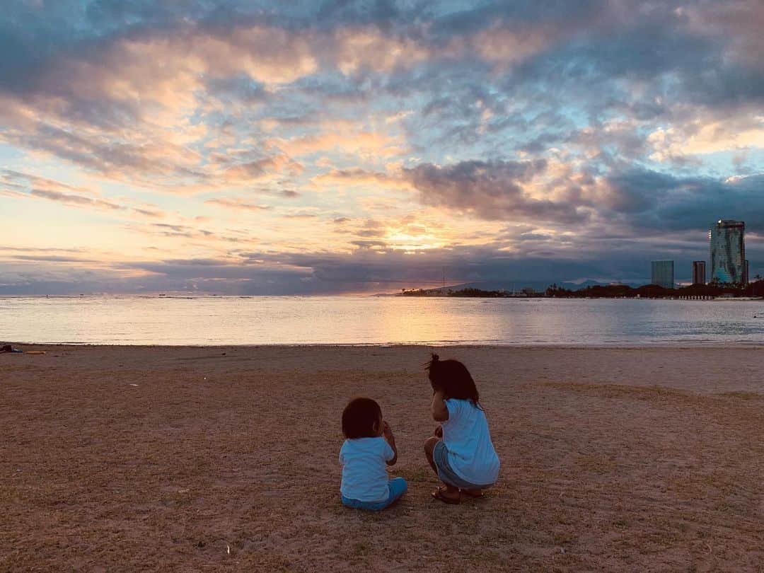 春名亜美さんのインスタグラム写真 - (春名亜美Instagram)「1年前。 1年前は毎日毎日、日が暮れるまで、海や公園で走り回ってたなぁ。。。 加工なしの写真です😊」5月7日 18時56分 - amiharunaami