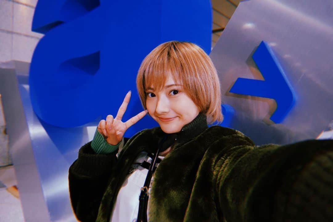 アユの秘密日記のインスタグラム：「ここがA-VICTORYか・・ 初めてきた！すごい緊張、、 記念に撮っちゃった♬笑」
