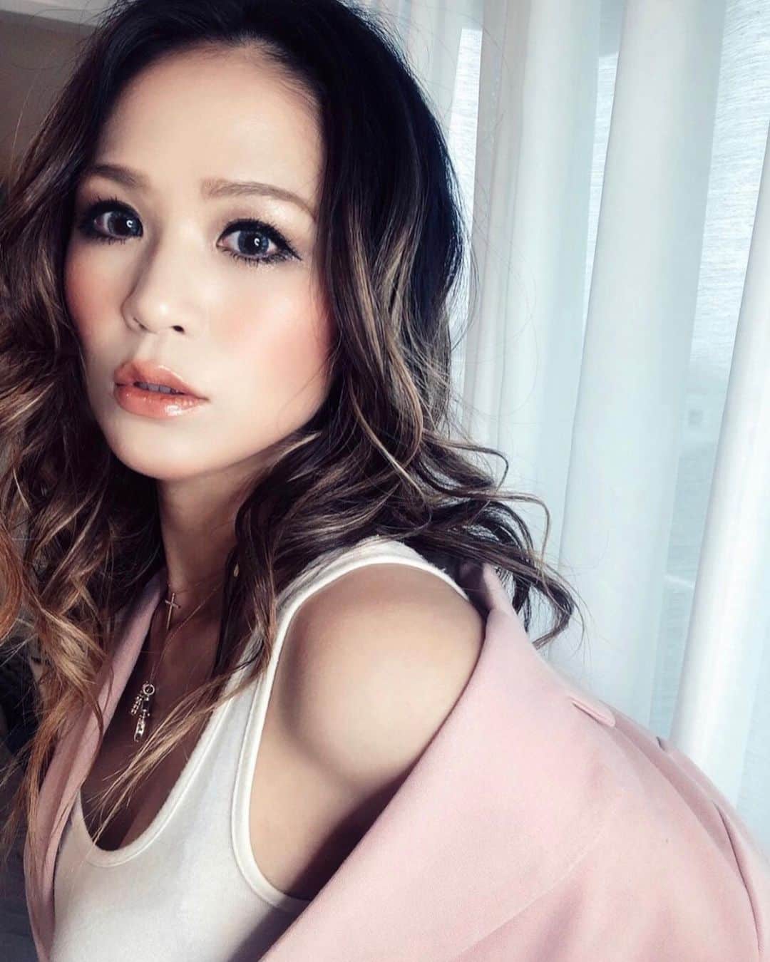 彩希エリナのインスタグラム：「気持ちスイッチ入れれば、出来る事なんて無限にある🛸 #futureworld #defeatcovid19 #ourearth #stayinghome #staysafe #ourlife #お家時間 #おうち時間 #正しい知識と #強い気持ち #地球 #気持ちスイッチ #ぷぃーん #写真 #カメラ越しの私の世界 #📷」