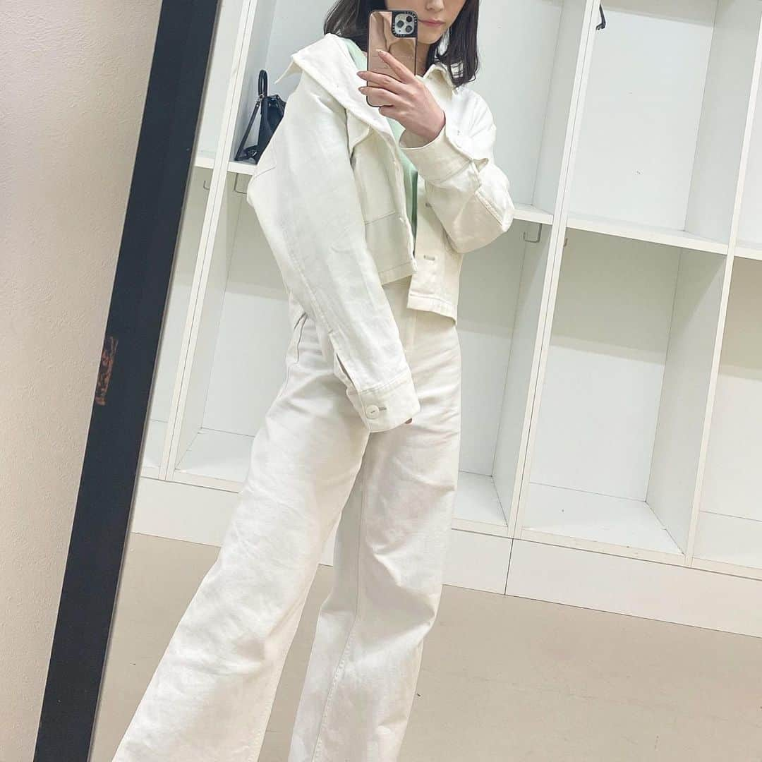 山下愛実（まなみるく）のインスタグラム：「White code🤍 .  #ホワイトコーデ#ミントグリーン#コーデ  #fashion#code#white#ootd#instagood#followｍe」