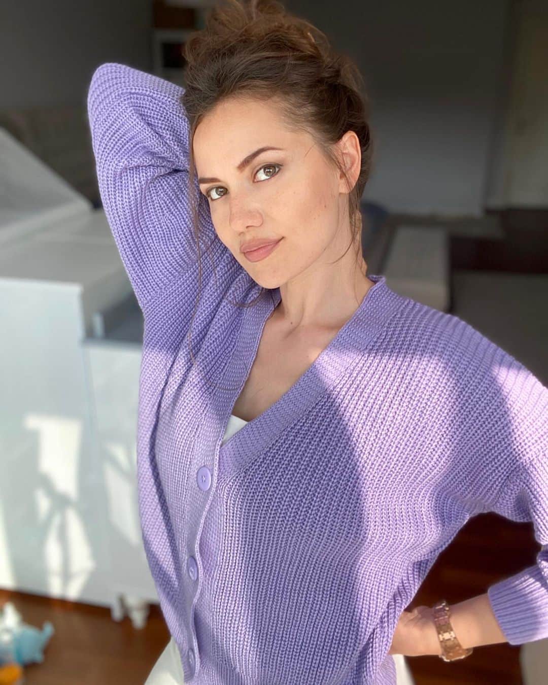 Fahriye Evcenのインスタグラム：「💜」