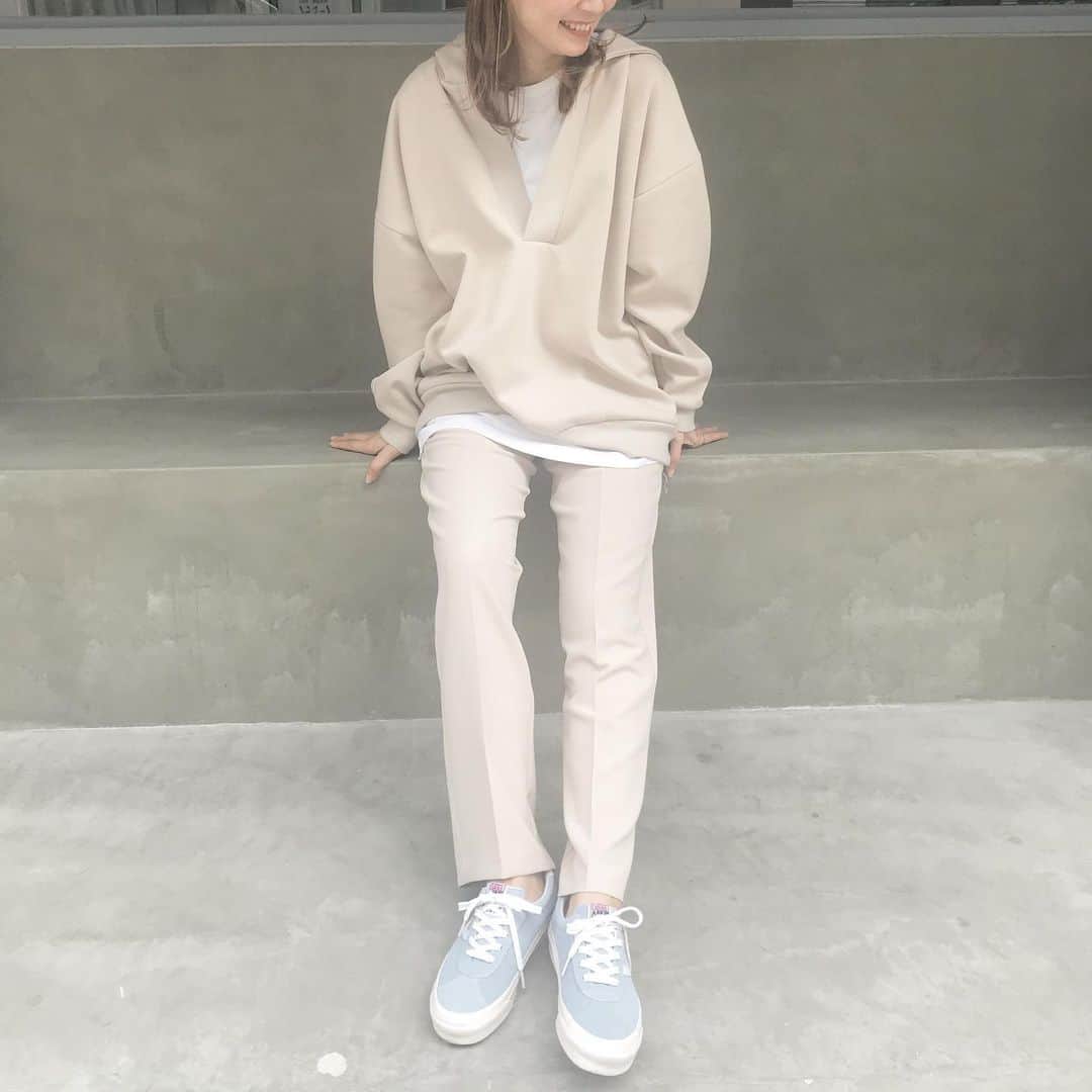松田 美奈子のインスタグラム：「新作も続々と届いて並んでます🥳 普段はweb shopに掲載できないshinzoneも、web shopに掲載しています😌 . 店頭ももちろんopenしていますが、なかなかまだ不安をかかえてゆっくり見られない方も多いと思います。 . 店頭で見ていただけるようなわかりやすい感覚で、web shopも見ていただけるように、 動画編集を勉強したり、 web shopの構築を勉強したり、 プログラミングでより 見やすいページを作れるように勉強しています✏️ . 急ピッチでweb shopでやりたかったことを進めています🙆‍♀️ぜひ覗いてくださいね🥳 . 今夜21:00からは、coolシリーズを体験価格でご購入いただけるイベントもスタートします🙋‍♀️ . #接触冷感」