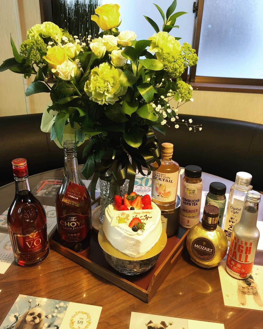 平野ジェニファーのインスタグラム：「Thank you everyone for the birthday messages!!! I’m.....old. I don’t even want to say the age yet outloud. Was a great birthday with golf and food and I appreciate everyone who made it a great day (even though quarantine makes it hard to physically be there) • • • #birthdays #quarantine #2020 #gettingold #instadaily #instabirthday #happy #celebrate #willirememberthis #family #healthy #lucky #excited #golf #professional #jlpga #instafood #girl #love #golflover #golfer #golflife」