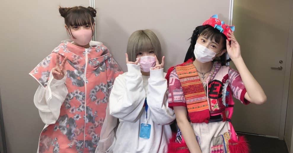 しふぉんのインスタグラム：「お姉さん小さくないか！！？ ㅤㅤㅤㅤㅤㅤㅤㅤㅤㅤㅤㅤㅤ #ゆるめるモ ！ #なにぬねるん ？ #大切にしてくれてありがとう」