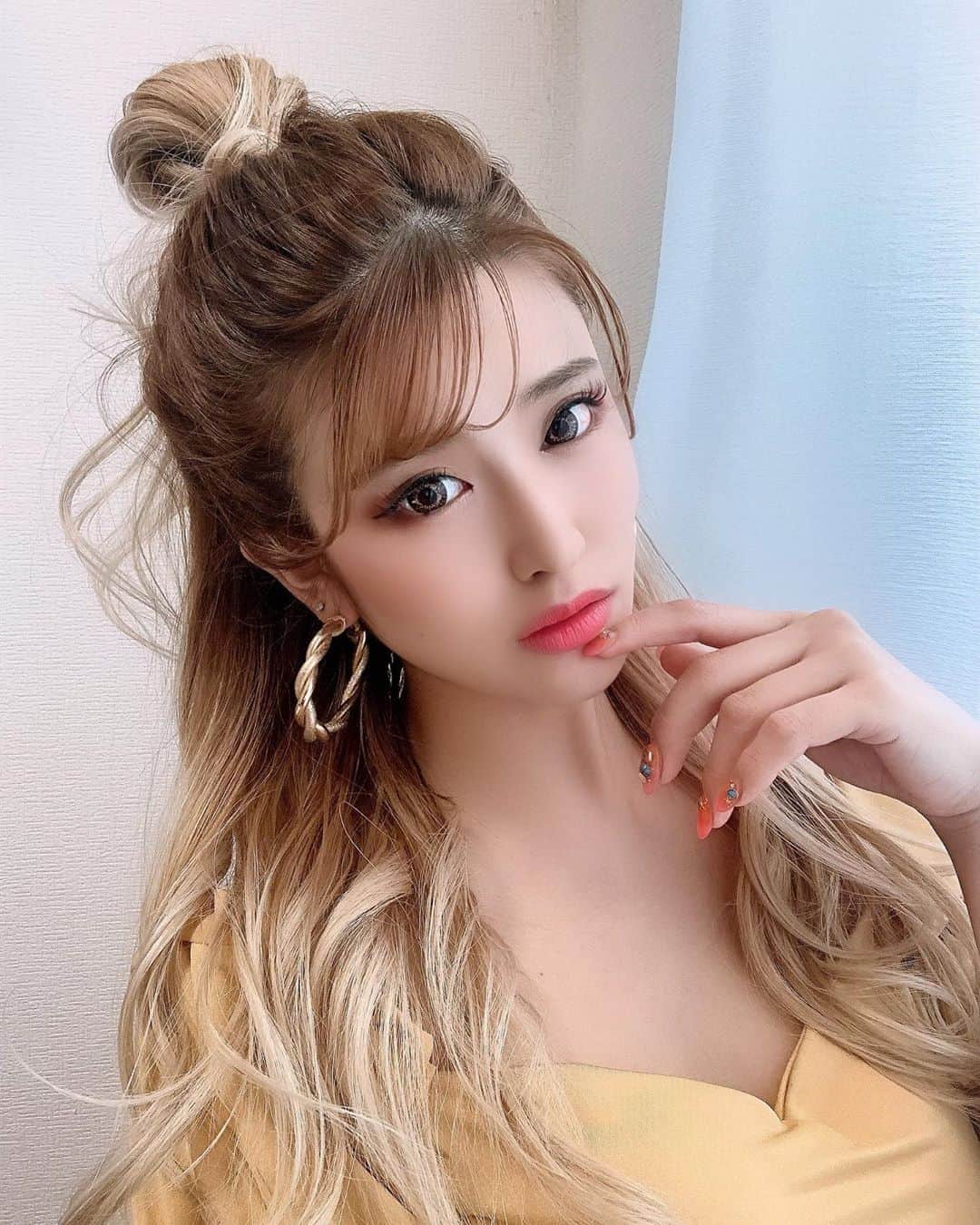 鈴木まりなのインスタグラム：「最後に化粧してから一ヶ月以上経った🤪☄️」