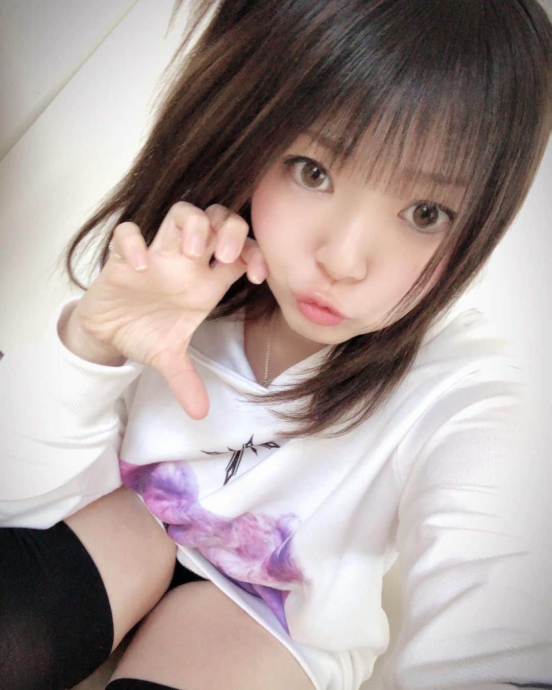 音羽莉夢のインスタグラム：「∩(*∀*)∩ガォー♪  #童顔ロリ巨乳 #合法ロリ #ロリコンホイホイ #撮影会モデル #音羽莉夢 #アミックエンターテインメント  #グラドル自画撮り部 #グラドル」