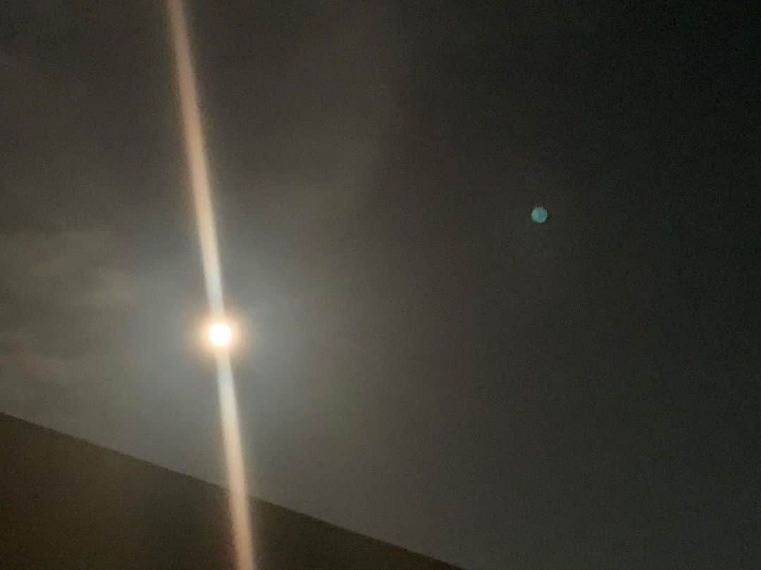 栗原祐太のインスタグラム：「‪【フラワームーン🌕】‬ ‪今日月が綺麗だなぁと思ったら 満月 でフラワームーン て言われているみたいですね！‬ ‪この月のパワーを借りてnote 更新しましたので是非読んで頂けたら‬ ‪https://note.com/yutakuri/n/n46e8d6f79b01‬ ‪この月のチカラで #コロナ 問題なくして欲しいね‬ ‪#コロナ収束　#コロナ終息‬ ‪#バスケ‬ #満月 #フラワームーン #スーパームーン」