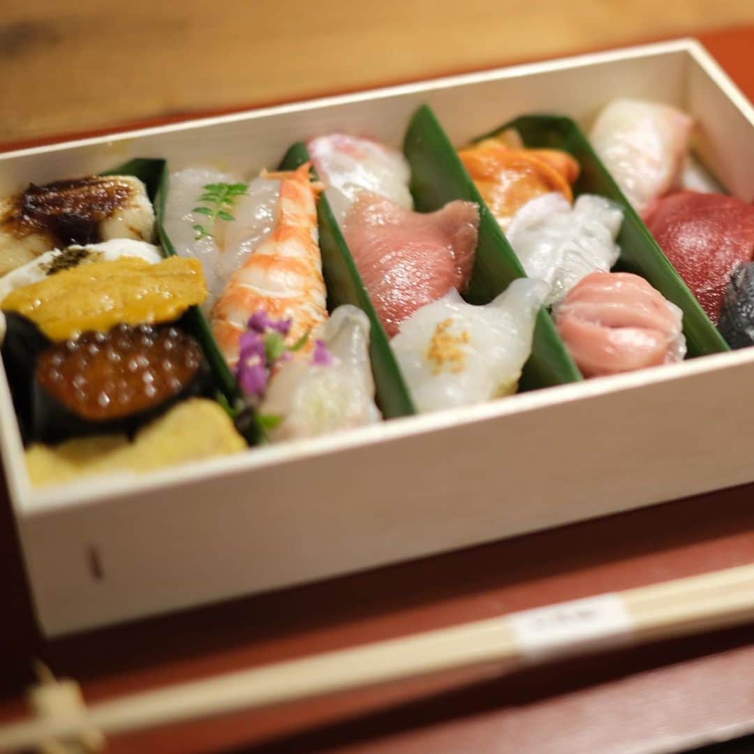 木本泉さんのインスタグラム写真 - (木本泉Instagram)「-﻿ お寿司が食べたくて"さか井"のテイクアウト🥡﻿ ﻿ 久々のお寿司🍣﻿ ﻿ 😋😋😋﻿ ﻿ 大満足💓﻿ お腹が一杯、、、、🙏﻿ ﻿ ありがとうございました！﻿ ﻿ #お寿司#六本木お寿司#さか井」5月7日 20時27分 - izumikimoto