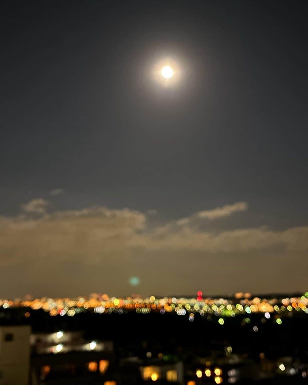 朝倉真司さんのインスタグラム写真 - (朝倉真司Instagram)「月がすごい。5月の満月は花月。」5月7日 20時54分 - asacses