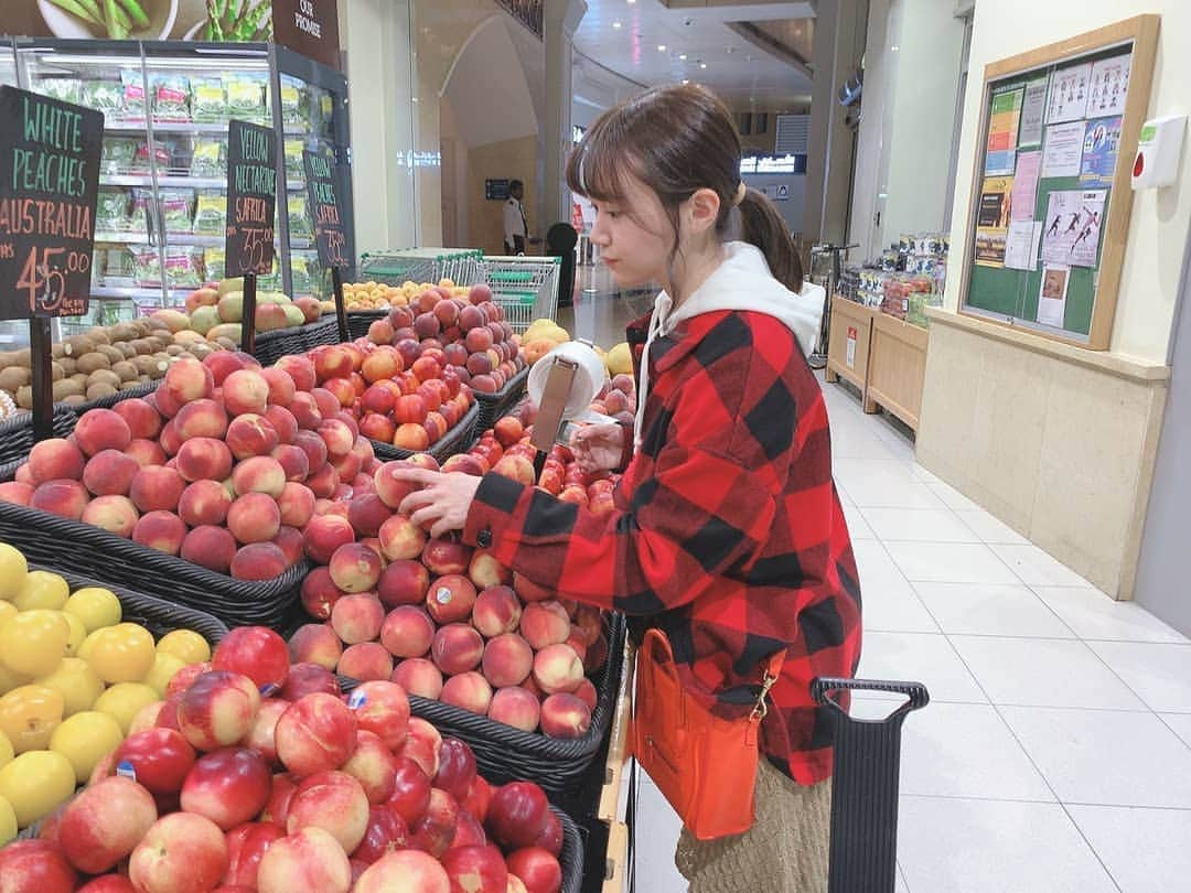 尾崎由香さんのインスタグラム写真 - (尾崎由香Instagram)「食材が、、﻿ スーパーに買い出し行かなきゃ。﻿ ﻿ ﻿ 旅行行きたい。。✈️﻿ ﻿ #ドバイのスーパーです﻿ #お正月に行った旅行写真を見てたら ﻿ #ドバイ　#旅行　#思い出　#もも」5月7日 20時54分 - ozapure15