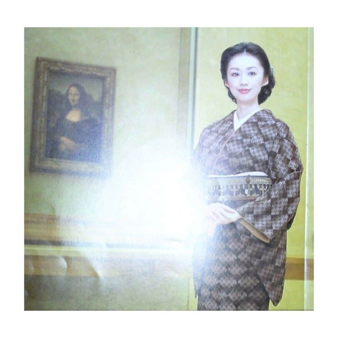 理絵さんのインスタグラム写真 - (理絵Instagram)「過去の写真を見ていると『昔はよかったな〜』なんて思っちゃいけないけれど今はなんだか思っちゃう  #MuséeduLouvre #Louvre #MuseeduLouvre #LeonardodiserPierodaVinci #LeonardodaVinci #LaGioconda #LaJoconde #ルーヴル美術館 #ルーヴル #ルーブル #モナリザ #絵画 #アート #美術 #arte #art #아트 #思い出 #着物 #和服 #和装 #kimono #レオナルドダヴィンチ」5月7日 21時00分 - ____rie____