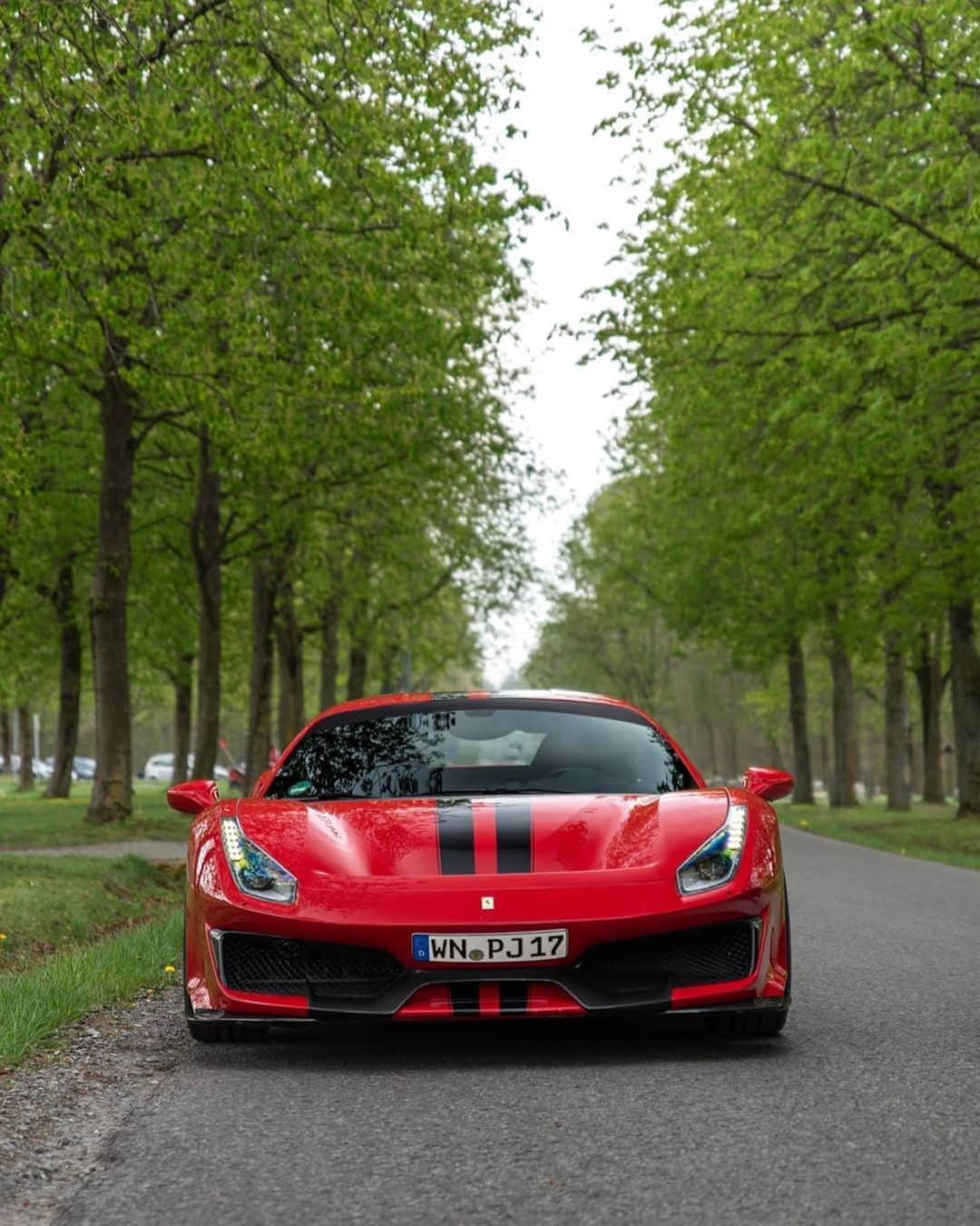 CARLiFESTYLEさんのインスタグラム写真 - (CARLiFESTYLEInstagram)「Can you name the color of this Ferrari 488 Pista? Photo by @j.b_photography #carlifestyle #488Pista」5月7日 21時05分 - carlifestyle