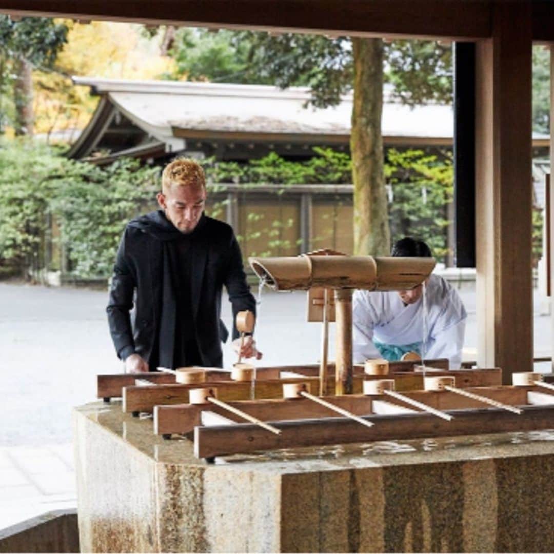 中田英寿さんのインスタグラム写真 - (中田英寿Instagram)「Going to pray at the No.1 shrine in Japan which is about to held 100 years festival.  100年祭を迎える日本一の神社を参拝する  tokyo #japaneseculture #japantrip #japanbeauty #nihonmono #hidetoshinakata #明治神宮 #東京 #にほんもの #中田英寿 #goetheweb」5月7日 21時08分 - hidetoshi_nakata_