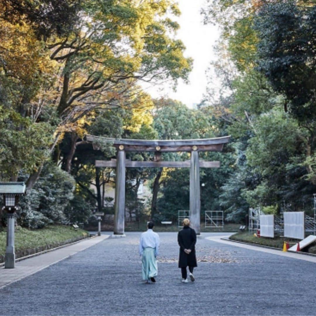 中田英寿のインスタグラム：「Going to pray at the No.1 shrine in Japan which is about to held 100 years festival.  100年祭を迎える日本一の神社を参拝する  tokyo #japaneseculture #japantrip #japanbeauty #nihonmono #hidetoshinakata #明治神宮 #東京 #にほんもの #中田英寿 #goetheweb」