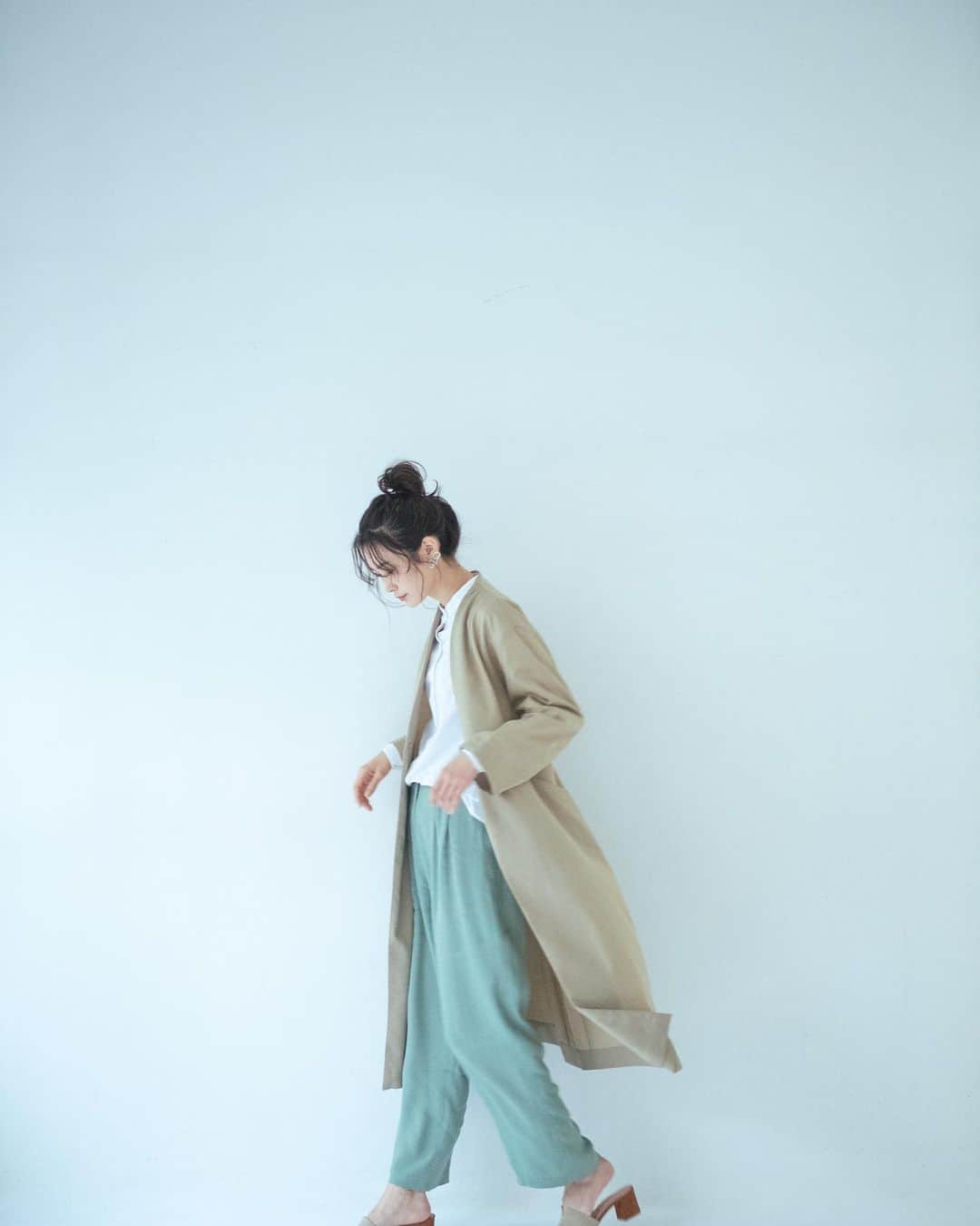 永瀬かおるのインスタグラム：「のんびりね☁️ . camera @maru_1111  hairmake @yaggyy_____hm  styling @inouehakone  #testshoot #永瀬かおる #作品撮り」