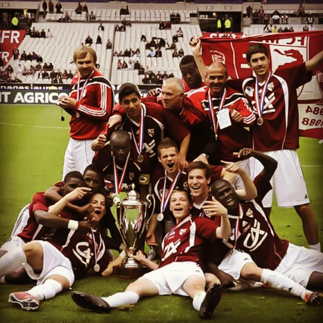 カリドゥ・クリバリさんのインスタグラム写真 - (カリドゥ・クリバリInstagram)「Coupe Gambardella 2010: quel merveilleux souvenir! 💙 Coupe Gambardella 2010: che ricordo stupendo! ⚽️ Coupe Gambardella 2010: what a wonderful memory! ❤️ #KK」5月7日 21時18分 - kkoulibaly26