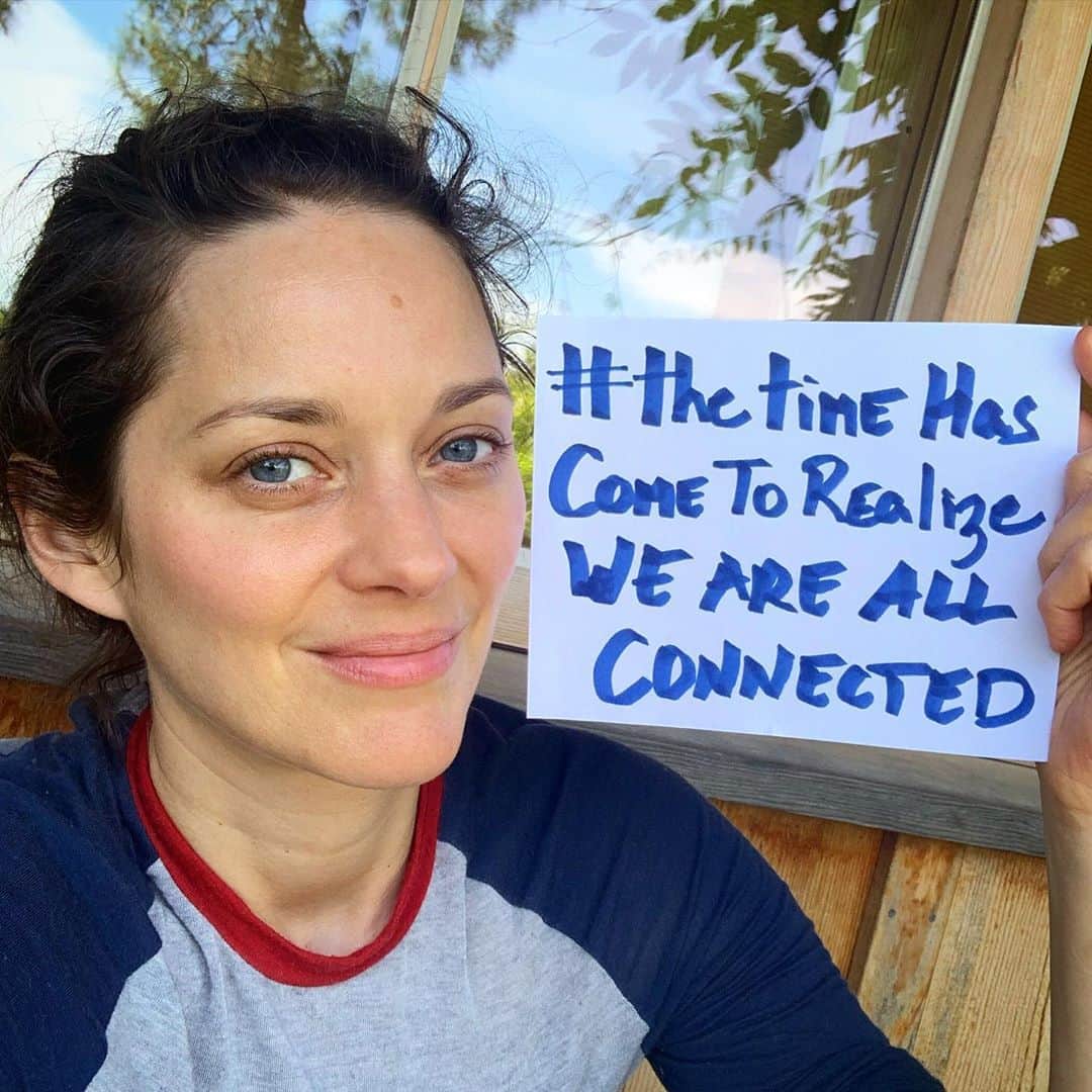マリオン・コティヤールのインスタグラム：「Dear all  I am very happy to support #TheTimeHasCome adventure launched by my dear friend and french activist Nicolas Hulot and his @fondationnh  The idea is that you make this adventure yours by completing the sentence “The time has come...” You can post a drawing, a picture, a picture of yourself with a sentence you’ve created or a sentence taken from the 100 principles written by Nicolas Hulot...(link in my Bio, the website has an English version) anything you want! You can be creative!  Tag #TheTimeHasCome and I will repost here the Ideas/creations that I love. ♥️」