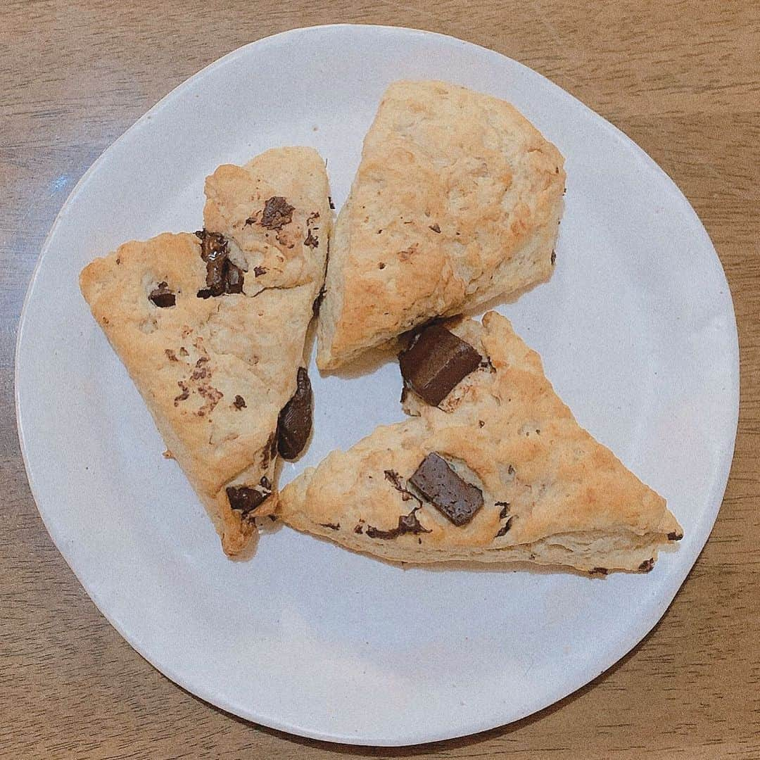 森下舞桜さんのインスタグラム写真 - (森下舞桜Instagram)「バナナチョコスコーン❁❁❁ #cooking #banana #chocolate #scone  #sweets  #바나나 #초코  #스콘  #요리」5月7日 21時34分 - morishita_mao