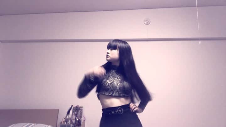 のインスタグラム：「🥀mother's WS🥀 . 🌹choreography/ @hikari.furuta . 🎧music/ Calabria-ft.Natasja . . 早く広いスタジオで思いっきりfem踊りたいーーー🥺 . . #vogue #voguing #voguer #dance #dancer #voguefemme #voguefem #hands #handsperformance #HIKARIORICCI #HIKARIfamily #stayhome #おうち時間」