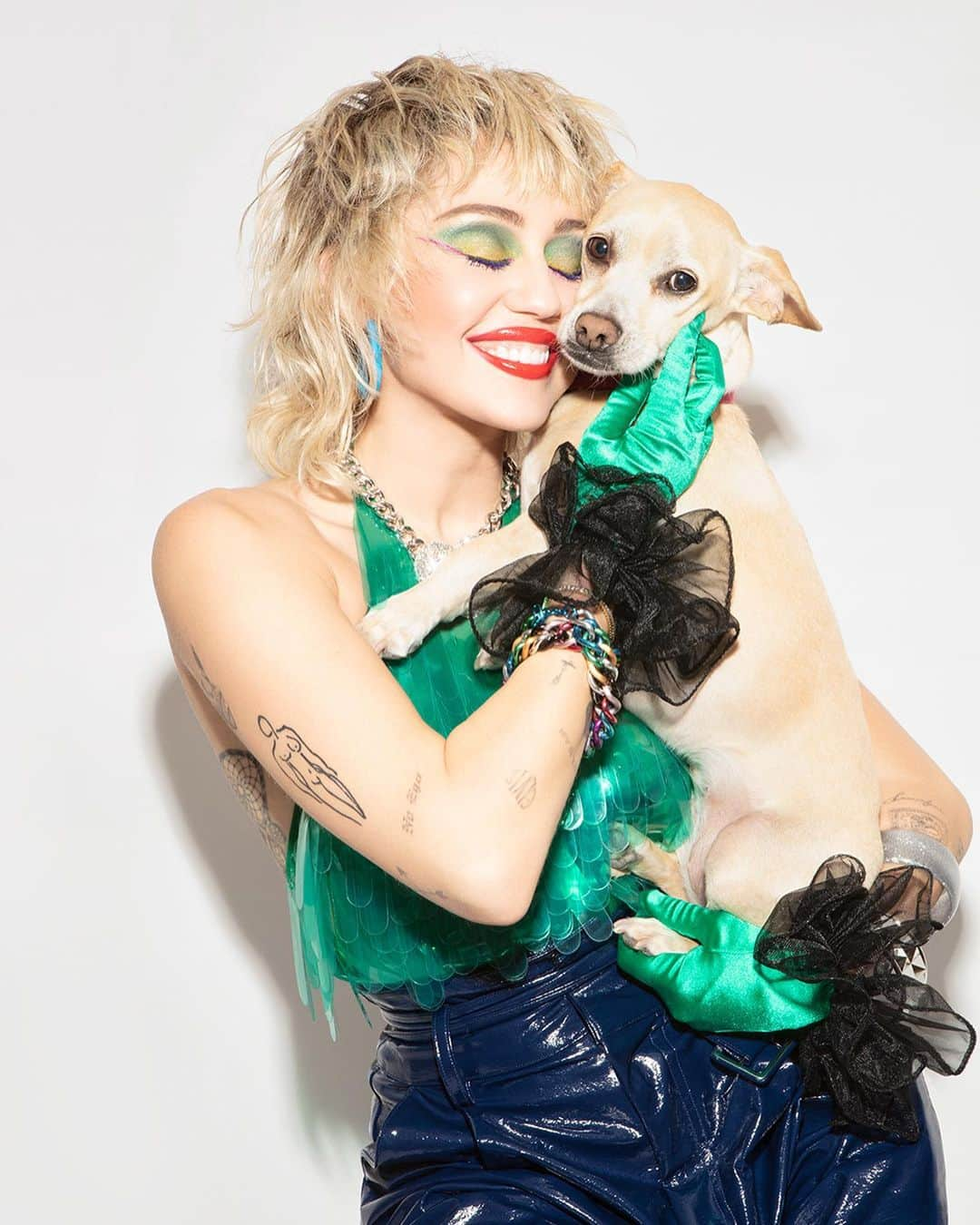 マイリー・サイラスさんのインスタグラム写真 - (マイリー・サイラスInstagram)「@wsjmag link in bio! Bean is queen! 💚」5月8日 7時44分 - mileycyrus