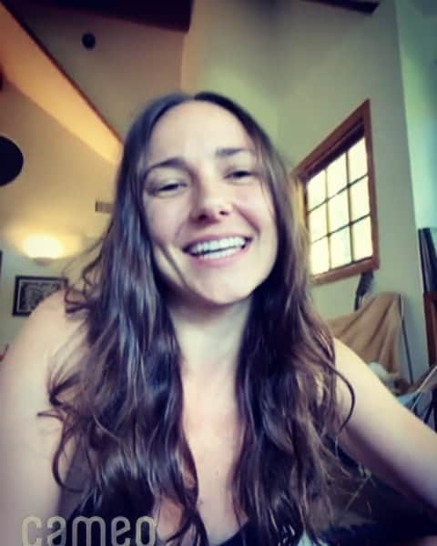 ブリアナ・エヴィガンのインスタグラム：「Let’s do this guys! I am on cameo click link in bio! I’m sure am looking forward to connecting with you all during this crazy time we’re living in. Let’s keep these funds going for those in need and talk about awesome things at the same time. Sending so much love and peace your way today! Thank you @cameo for creating a space to this and getting me onboard. 🙏🌎」