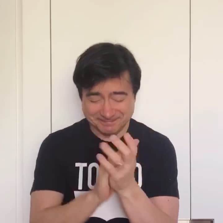のインスタグラム：「Gooooooood morning! 医療関係者と私たちの生活を支えてくださるみなさんに心から感謝👏🏻👏🏼👏👏🏽👏🏾👏🏿Put your hands together 👏🏿👏🏾👏🏽👏👏🏼👏🏻そして、この試練と対峙する全てのみなさんをリスペクト！We are #UNITED. Through every dark night, there’s a brighter day. Spread Love❣️ & Peace🕊  #ありがとう #感謝 #thankyou #handstogether813 #jwave #81.3 #tokyounited #stayhome #staysafe #staystrong #家にいよう #love #peace #ジョンカビラ #jonkabira」
