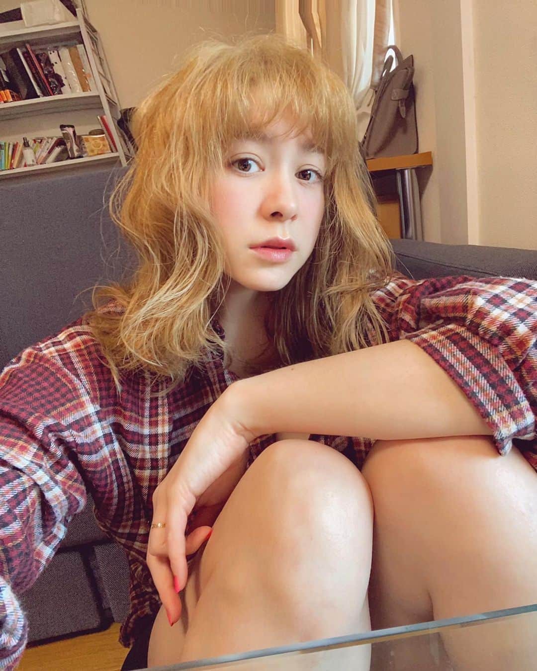 のインスタグラム：「おはようございます☀ 過ごしやすい気持ちいいお天気ですね🥰🕶高圧洗浄機で窓掃除をしたらお家の中まで明るくなった気がする😆❣️ さて、今日もお家ご飯シリーズ🍳どうぞ💁‍♀️💙 ①エビしそチーズ春巻き(エビ、紫蘇、モッツアレラ、とろけるチーズ、鶏がらスープの素、オイスターソース、ニンニク生姜すりおろし、🧀我ながら激ウマでした🥺💓) ②かつおの塩たたき(生姜、みょうが、ねぎ、白胡麻、美味しいお塩と酢少々🐟) ③蒸し鳥ささみと青梗菜(塩とラー油、自家製唐辛子漬け) ④春雨炒め(ひき肉、ピーマン、玉ねぎ、ニンニクチューブ、オイスターソース、鶏がらスープの素) ⑤厚揚げ豆腐(おかか、ねぎ、薄口醤油) ⑥わかめとネギのサラダ(酢、ごま油、醤油) ⑦鳥もも照り焼き(ニンニク生姜すりおろし、醤油、酒、みりん、隠し味に酢とナンプラー🧡) ⑧おくらおかか和え(おくら、おかか、すりおろし白胡麻、しょうゆ、みりん) ⑨海老アボカドサラダ🥑🍅(エビ、アボカド、かいわれ、トマト、酢、ニンニクチューブ、オリーブオイル、塩、胡椒)  #料理　#おうちごはん　#今夜のおかず #おかず　#ヘルシーレシピ #和食　#家庭料理　#おつまみレシピ #おつまみ　#ごはん記録 #お料理 #晩酌メニュー #おうちごはん #ランチ　#夜ごはん #お料理好きな人と繋がりたい #料理好きな人と繋がりたい #献立　#ヘルシーメニュー 　#ダイエットメニュー #炊き込みご飯 #野菜料理 #野菜たっぷり #春雨 #家飲み #おうち時間　#stayhome #サラダ　#照り焼きチキン #春巻き #レシピ」