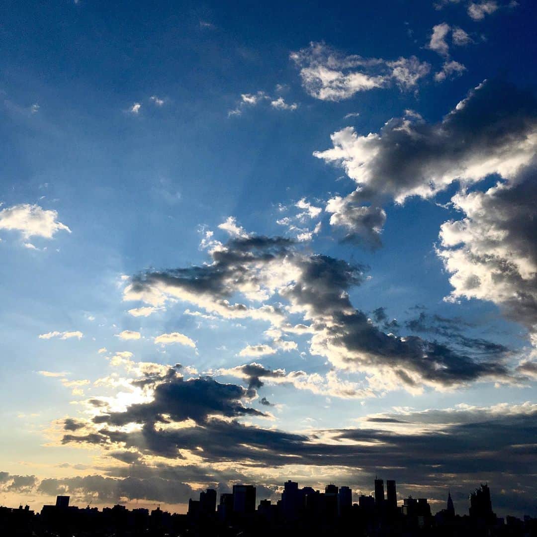 高井淳さんのインスタグラム写真 - (高井淳Instagram)「Yesterday&today  #空 #sky #stayhome」5月8日 8時11分 - jun_t_0110