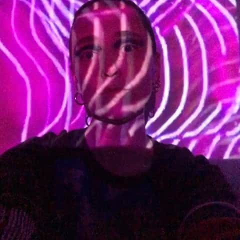 ジェームスロングのインスタグラム：「Wonderful Sam in isolation  @samantha_twyford」