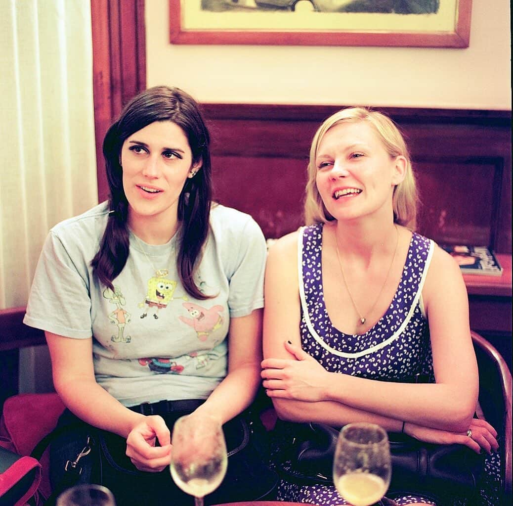 キルスティン・ダンストのインスタグラム：「Laura just sent me this cute photo of us. Miss hanging 💞#tbt @rodarte」