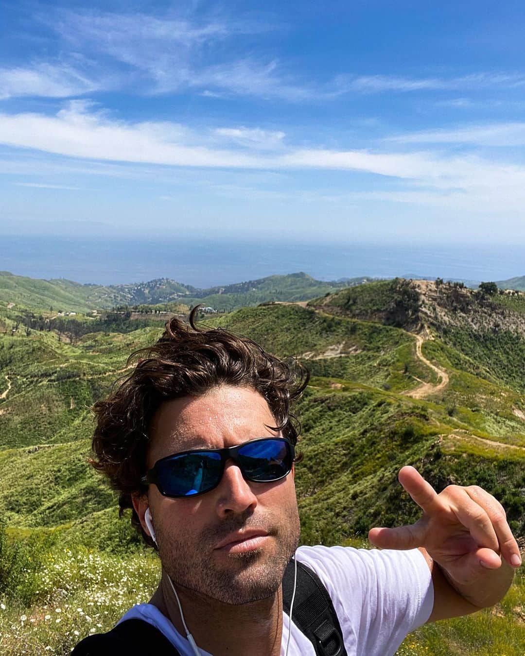 ブロディ・ジェンナーのインスタグラム：「Today we worked. Hope all of you are having a great day 💙」