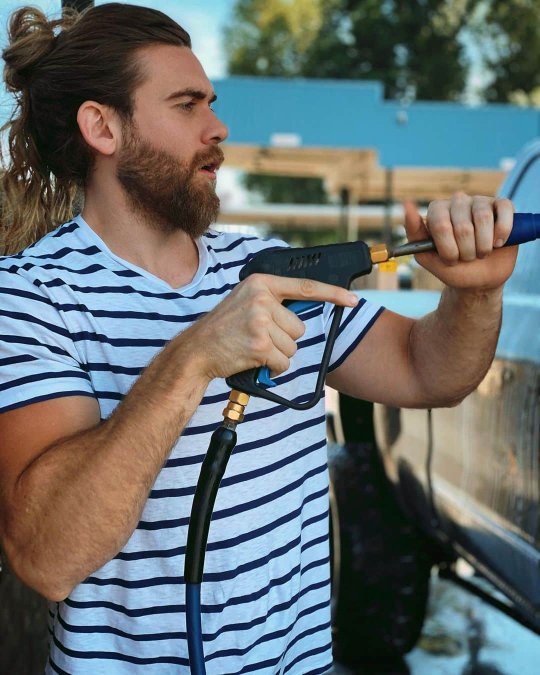 モデル、ブロック・オハーンさんのインスタグラム写真 - (モデル、ブロック・オハーンInstagram)「Washing my truck and replaying my favorite quotes from Tombstone. (Which I watched last night) “Go ahead, skin it. Skin that smoke wagon and see what happens”  Give me a favorite movie quote of yours? You’re a daisy if you do」5月8日 8時42分 - brockohurn