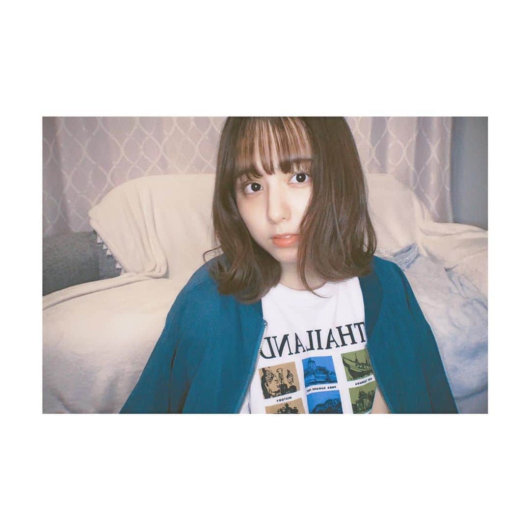 前田美里のインスタグラム：「お家ノスタルジック。 (撮影でタイに行った時に買ったTシャツ。) . .  そして #SHOWROOM 毎日配信初めて1ヶ月が経ちました！！！！ .  続けることは大事。これからもこつこつ頑張ります。 . .  #おうち時間 #stayhome #タイ #Tシャツ #🇹🇭 #Thailand #ノスタルジック  #film #film_jp #写真好きな人と繋がりたい #photo #instagood  #instaphoto #followｍe #follow」