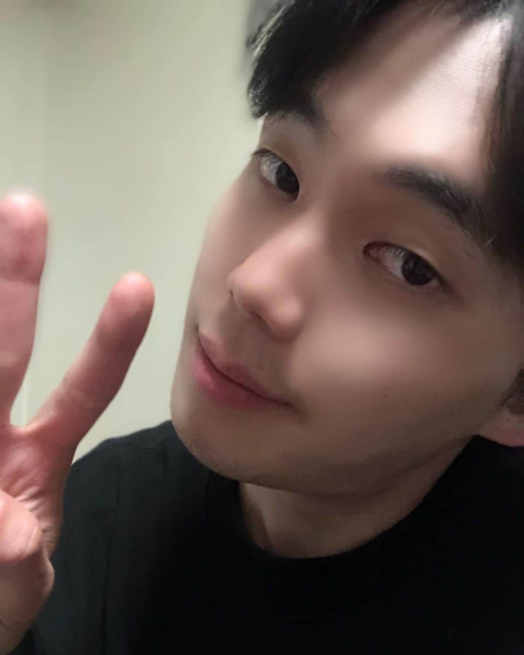リュ・ギョンスのインスタグラム：「머리가 많이 자랐습니다.」
