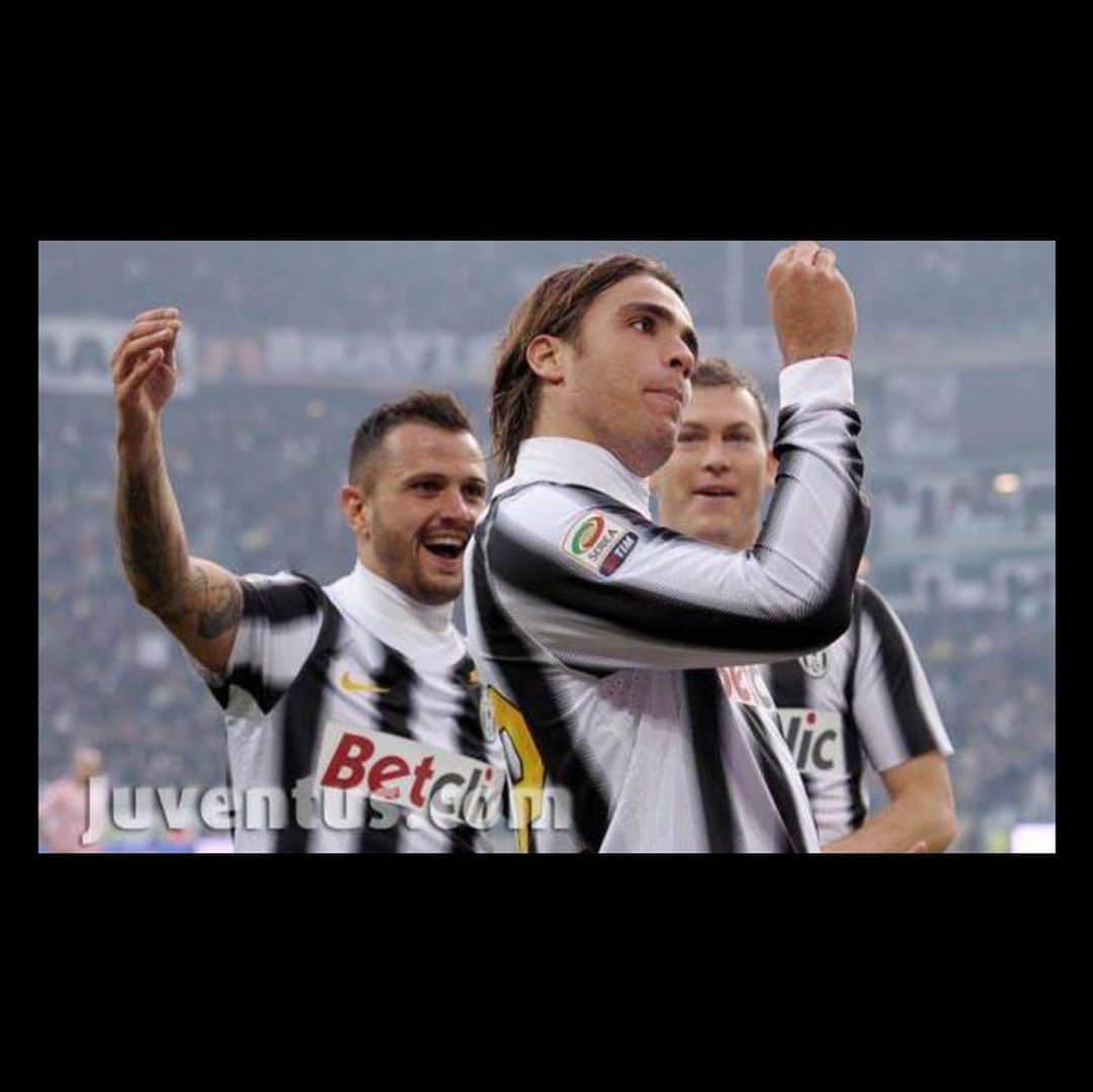 シモーネ・ペペのインスタグラム：「Grande compagno di squadra e grande amico ⚽️Mitra 🔝」
