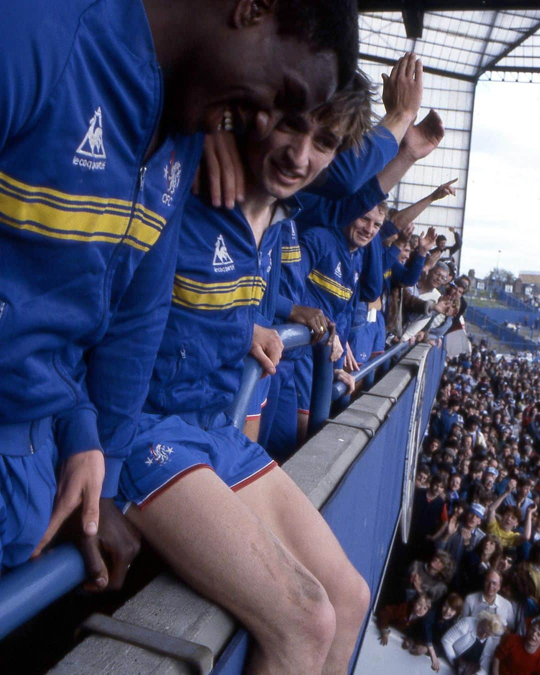 チェルシーFCさんのインスタグラム写真 - (チェルシーFCInstagram)「Celebrations #onthisday in 1984 as we secured promotion to the First Division! 🙌 #CFCArchive #CFC #Chelsea」5月8日 1時27分 - chelseafc