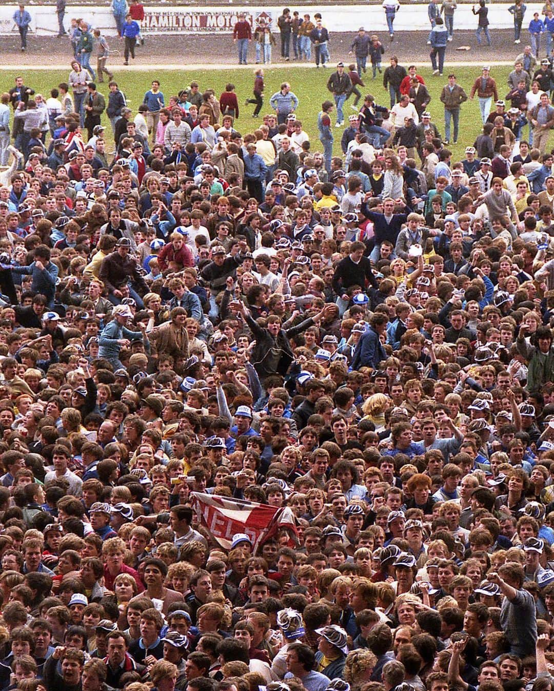 チェルシーFCさんのインスタグラム写真 - (チェルシーFCInstagram)「Celebrations #onthisday in 1984 as we secured promotion to the First Division! 🙌 #CFCArchive #CFC #Chelsea」5月8日 1時27分 - chelseafc