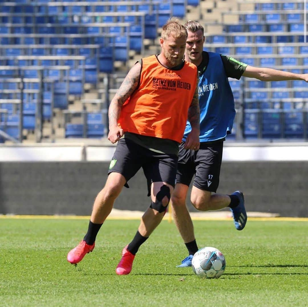 ヨン・グイデッティさんのインスタグラム写真 - (ヨン・グイデッティInstagram)「Happy to be back in team training. It’s been hard times but now we need to focus. We will make sure we are ready🔥 #niemalsallein」5月8日 1時30分 - johnguidetti