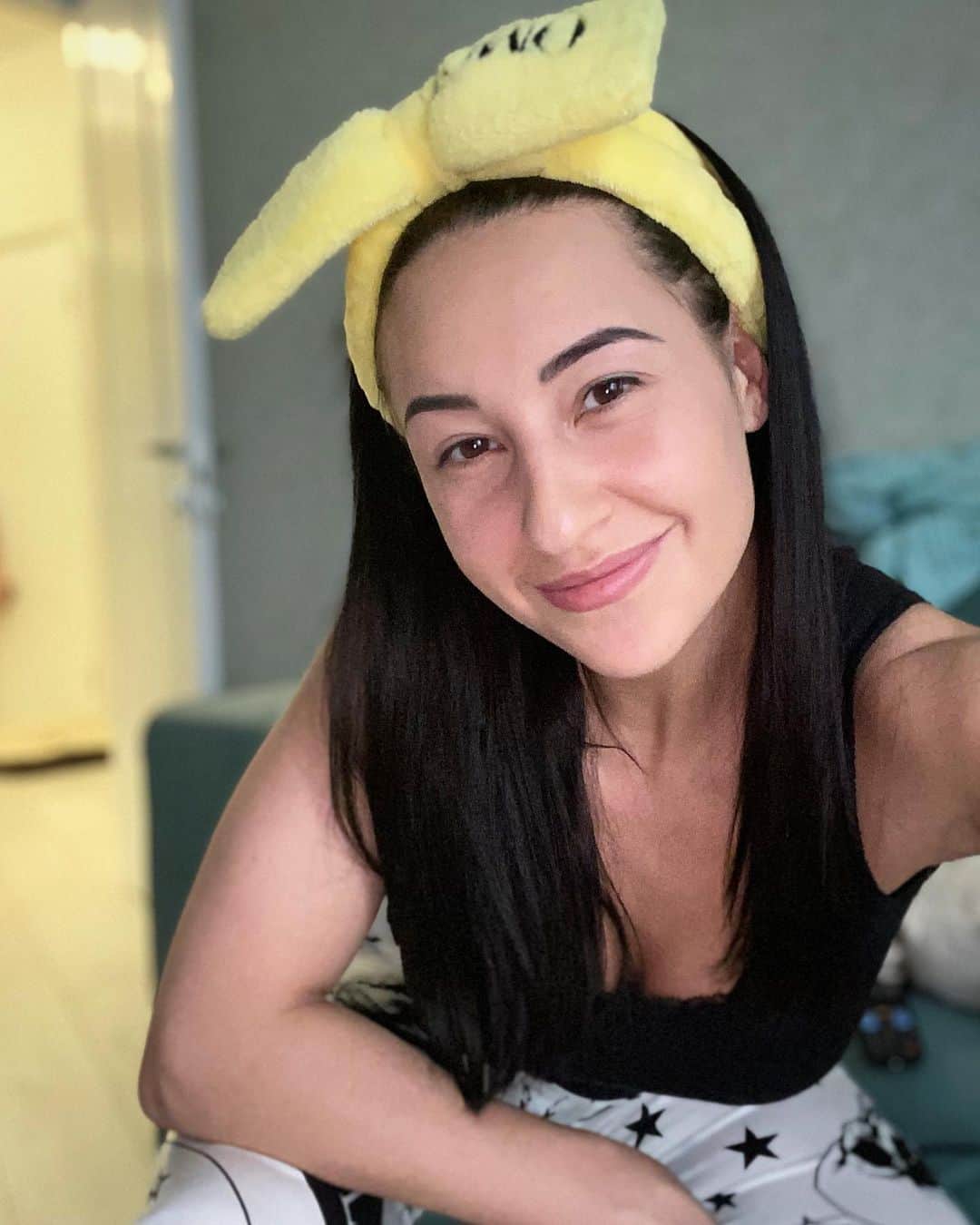 ヤナ・イグリアンのインスタグラム：「Всем хорошего настроения !!!」