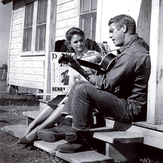 ブルック・バトラーのインスタグラム：「Wishing it was 1965 like...name those actors!」