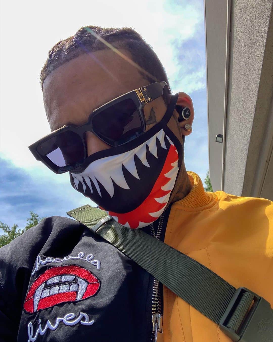 キッド・インクのインスタグラム：「bite down 😬」