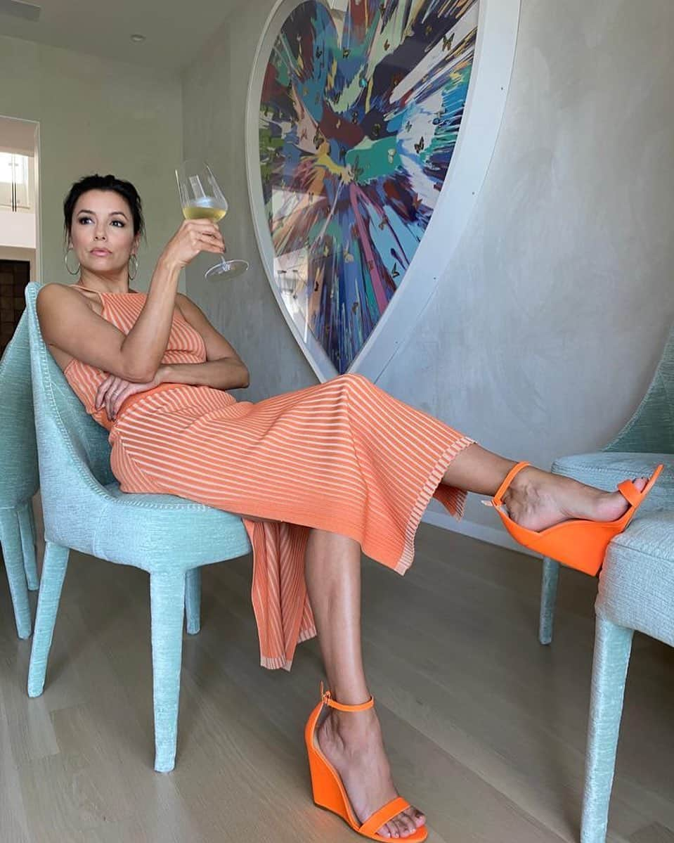 エヴァ・ロンゴリアさんのインスタグラム写真 - (エヴァ・ロンゴリアInstagram)「Wine o’clock somewhere! 🍹 #OrangeDreams」5月8日 3時01分 - evalongoria