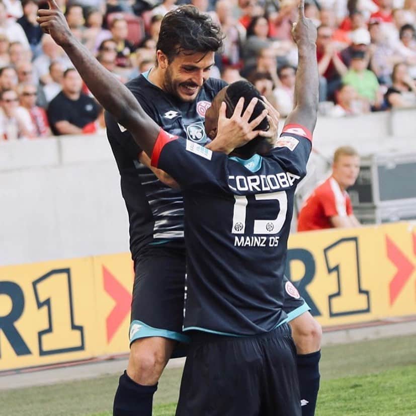 ジュリオ・ドナーティのインスタグラム：「Wieder ein beslnderer Tag!  Am 7. May 2016 hat @1fsvmainz05 die #europaleague  erreicht. Wundervolle Erinnerungen! 🔴⚪️😁 Un altro giorno speciale! Il 7 maggio 2016 il @1fsvmainz05 si qualifica per l’ Europa League ⚽️💪🏼」