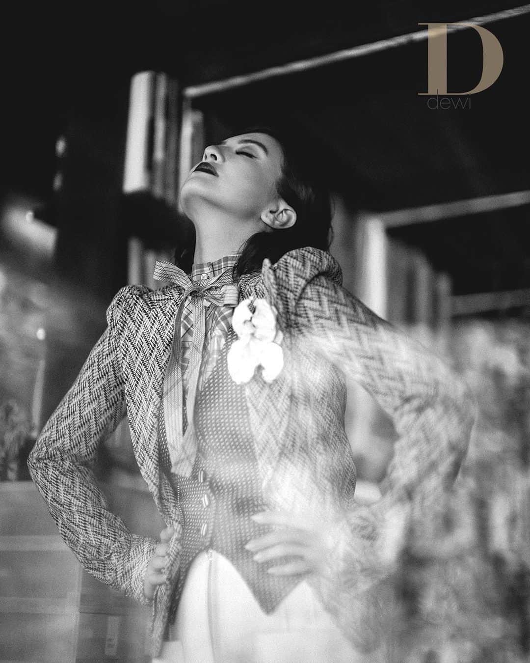 ラライン・シャーのインスタグラム：「Dewi X Louis Vuitton. May 2020 cover. It was such a fun and memorable shoot on my Birthday in early March. Everyone on set was just bubbling with good vibes and all laughs/ giggles. Missing all of you 🌻 📸 @bramskyyy 💄@archangelachelsea 💇🏻‍♀️ @shabura 📠 @1807____」