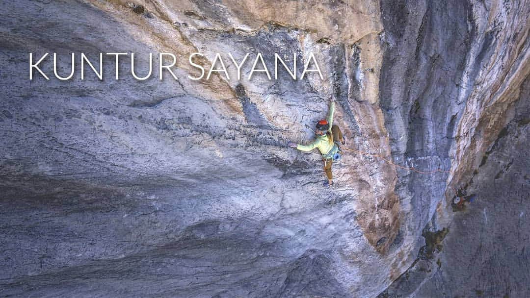 シャーロット・デュリフのインスタグラム：「🎬 Kuntur Sayana 😍 . Amazing limestone at altitudes above 4600m made for a perfect bolting and climbing adventure, along with some unique challenges 🙏  Tune in tomorrow May 8th at noon CET on @petzl_official Youtube Channel to watch the PREMIERE of our @coldhousemedia movie from Peru 🇵🇪 Photo by @jan_novak_photography  @mountainhardwear @petzl_official @eb_climbing @volxholds @luxov_connect」